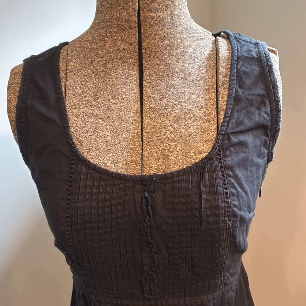 Black Sleeveless Dress - Picture 3 of 4